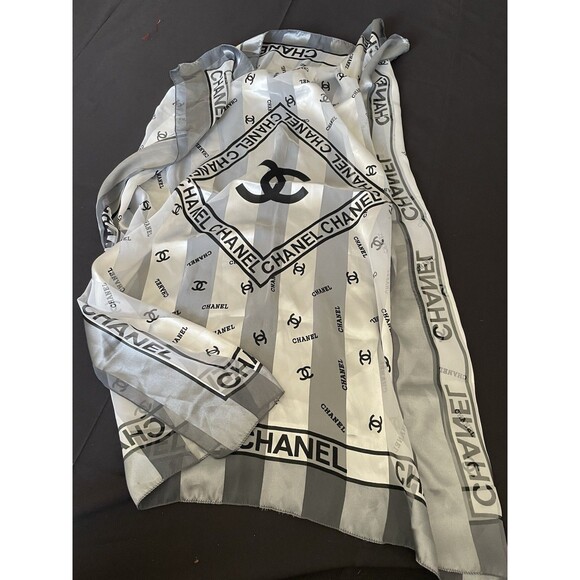 Authentic CHANEL CC Logo Silk Scarf 35” Gray White - Picture 1 of 3